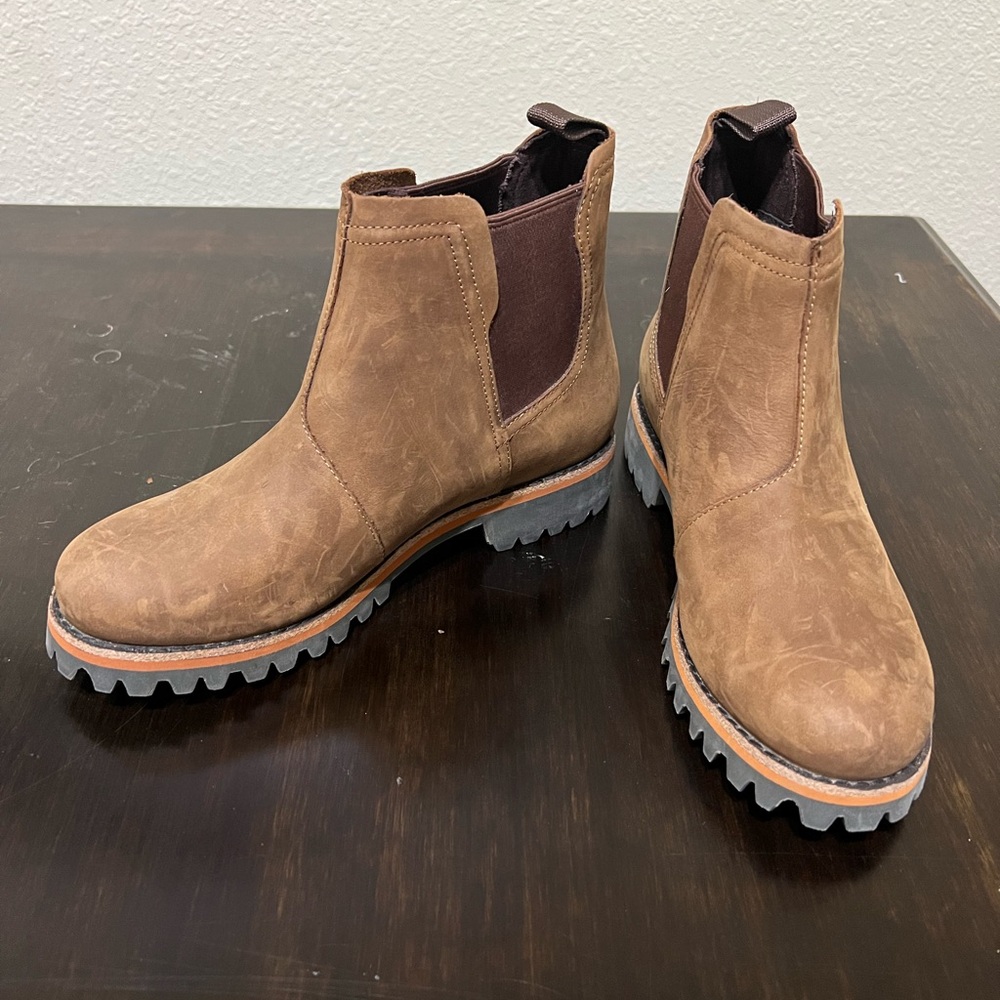 Women’s Brown Chaco Fields Chelsea Boots